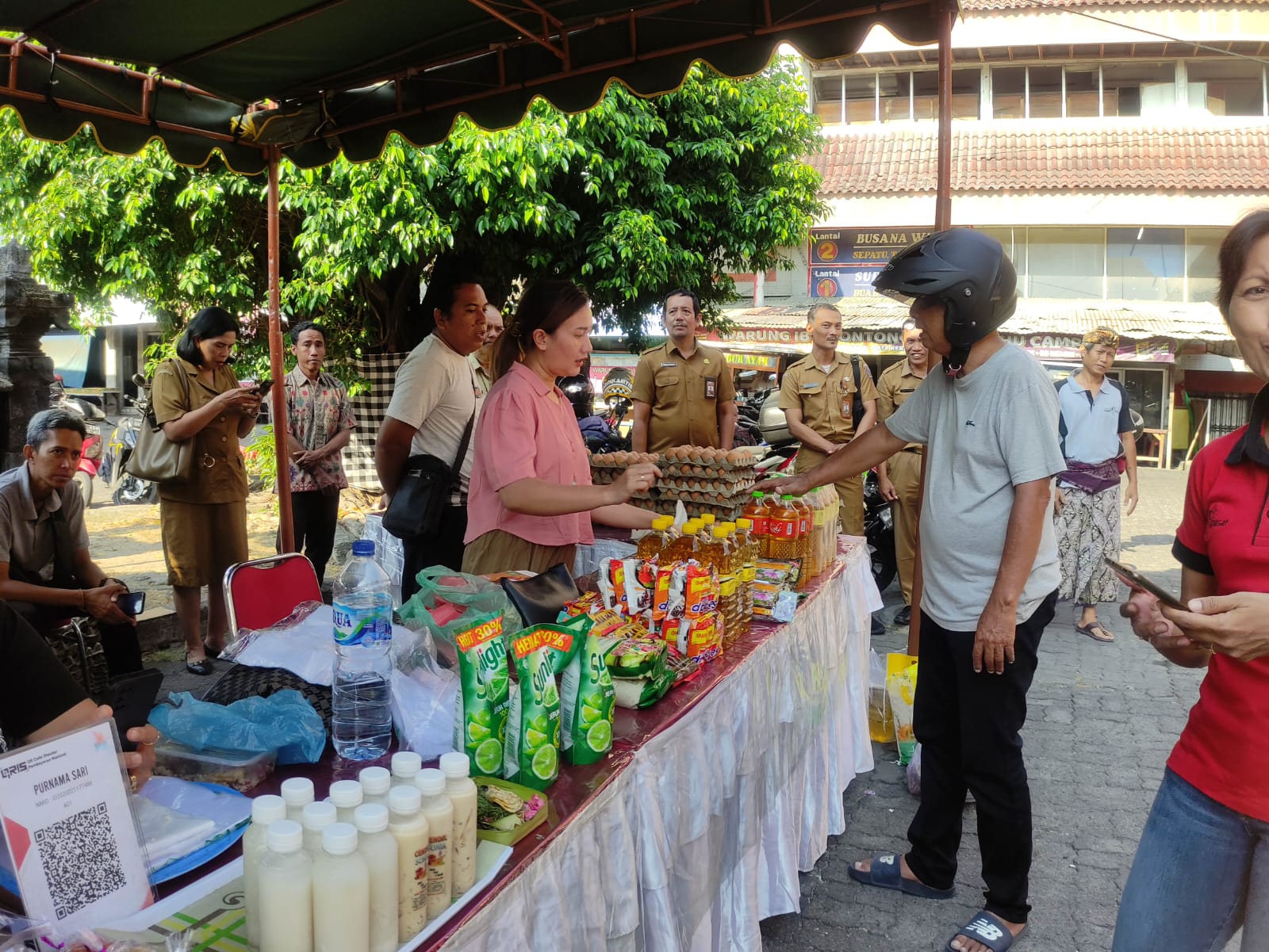 Pelaksanaan Pasar Murah Dari Dinas Pertanian Provinsi Bali di Pertokoan Kertha WIjaya Kelurahan Dauh Puri