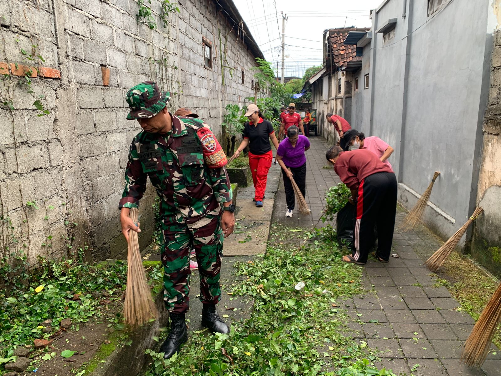 JUMPA BERLIAN (JUMAT PAGI BERSIH LINGKUNGAN) DI KELURAHAN DAUH PURI 