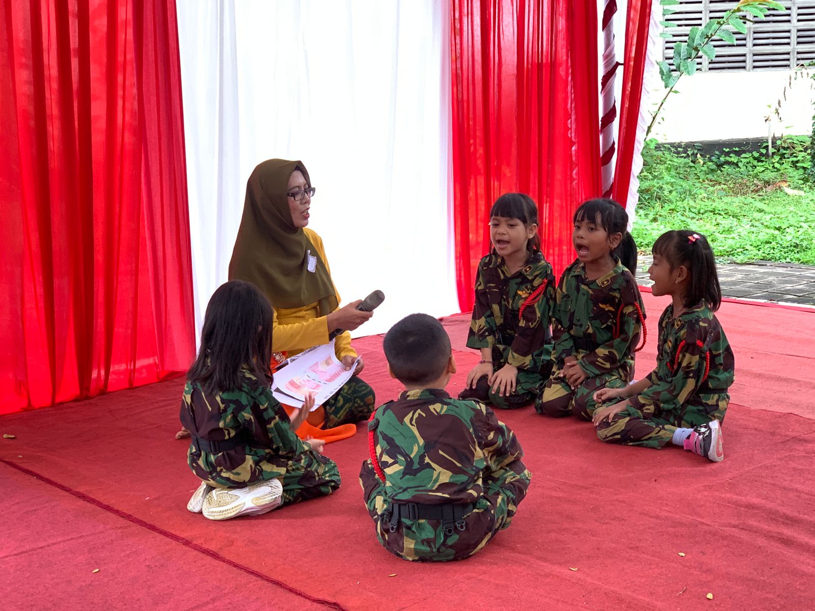 PERWAKILAN KELURAHAN DAUH PURI DALAM LOMBA GURU PAUD BERCERITA  PERAYAAN BULAN BUNG KARNO VI YANG DIADAKAN KOTA DENPASAR
