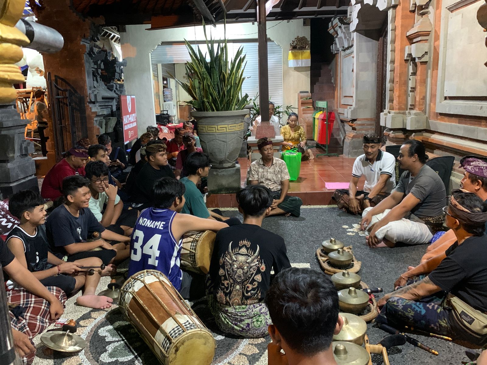 Pembinaan Pelaksanaan Ogoh-Ogoh di Wilayah Kelurahan Dauh Puri