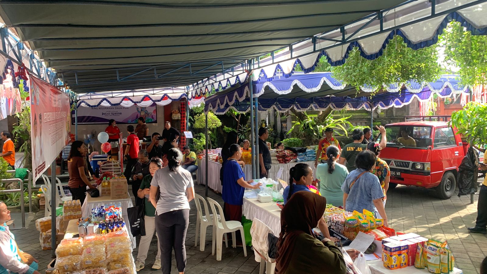 Pelaksanaan Kegiatan Pasar Murah Dalam Rangka HUT Kota Denpasar Ke-237 di Kantor Lurah Dauh Puri