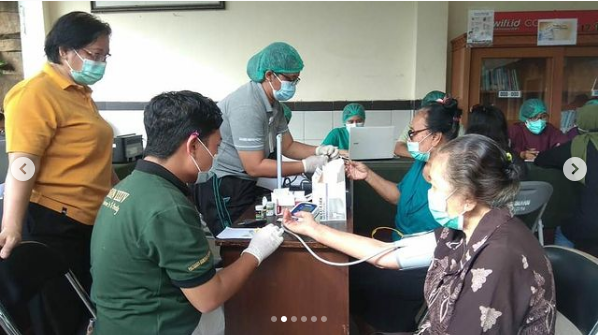 Giat Vaksinasi Masal di Kelurahan Dauh Puri oleh Puskesmas II Denpasar Barat