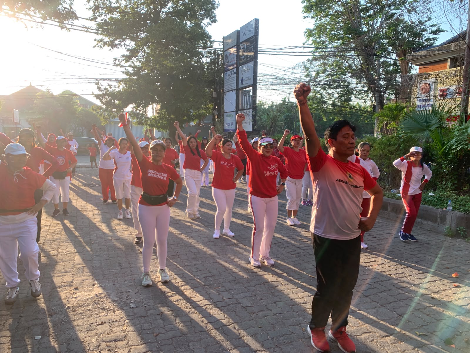 Semarak HUT ke-81 Kemerdekaan Republik Indonesia, Kelurahan Dauh Puri Gelar Jalan Santai, Senam, dan Berbagai Lomba